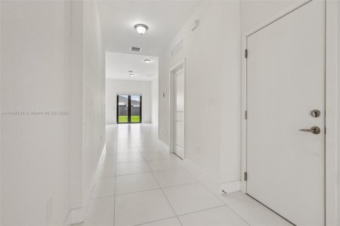 House in Miami, Florida 4 bedrooms, 193.79 sq.m. № 1834494 - photo 9