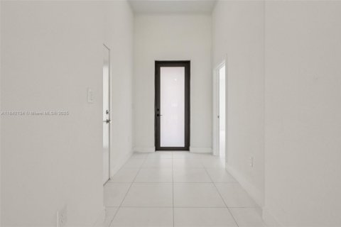 House in Miami, Florida 4 bedrooms, 193.79 sq.m. № 1834494 - photo 7