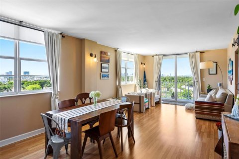 Condominio en alquiler en Miami Beach, Florida, 2 dormitorios, 167.22 m2 № 2055076 - foto 14