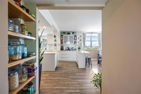 Condominio en alquiler en Miami Beach, Florida, 2 dormitorios, 167.22 m2 № 2055076 - foto 27