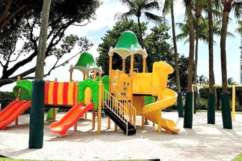 Condo in Miami, Florida, 1 bedroom  № 1697093 - photo 13