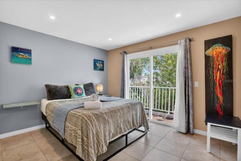 Duplex in Holmes Beach, Florida 2 bedrooms, 74.32 sq.m. № 2107520 - photo 20
