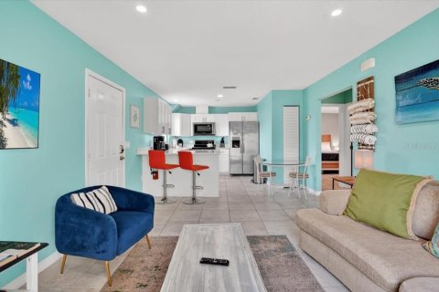 Duplex in Holmes Beach, Florida 2 bedrooms, 74.32 sq.m. № 2107520 - photo 18