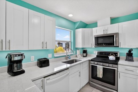 Duplex in Holmes Beach, Florida 2 bedrooms, 74.32 sq.m. № 2107520 - photo 11