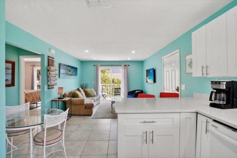 Duplex in Holmes Beach, Florida 2 bedrooms, 74.32 sq.m. № 2107520 - photo 13