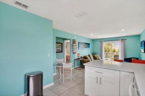 Duplex in Holmes Beach, Florida 2 bedrooms, 74.32 sq.m. № 2107520 - photo 12