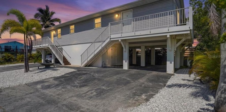 Duplex in Holmes Beach, Florida 2 bedrooms, 74.32 sq.m. № 2107520