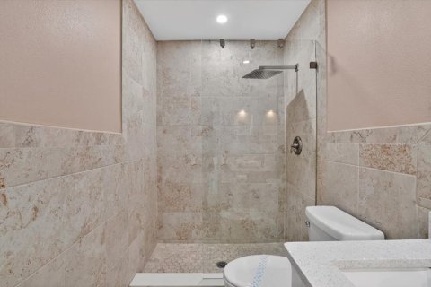 Duplex in Holmes Beach, Florida 2 bedrooms, 74.32 sq.m. № 2107520 - photo 25