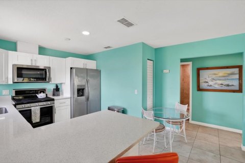 Duplex in Holmes Beach, Florida 2 bedrooms, 74.32 sq.m. № 2107520 - photo 10