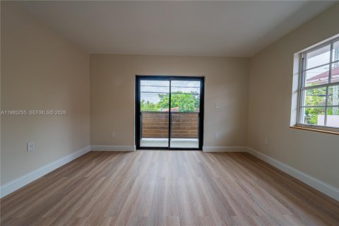 House in Miami, Florida 3 bedrooms, 171.4 sq.m. № 2050901 - photo 14