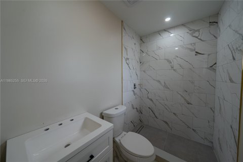 House in Miami, Florida 3 bedrooms, 171.4 sq.m. № 2050901 - photo 21