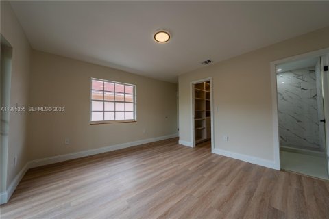 House in Miami, Florida 3 bedrooms, 171.4 sq.m. № 2050901 - photo 16