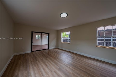 House in Miami, Florida 3 bedrooms, 171.4 sq.m. № 2050901 - photo 9