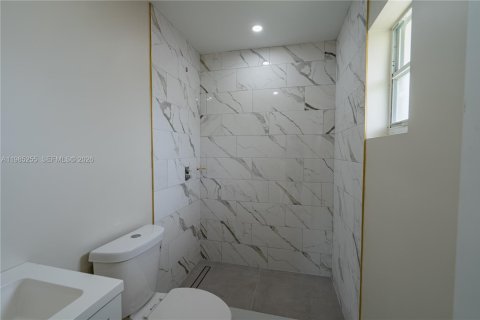 House in Miami, Florida 3 bedrooms, 171.4 sq.m. № 2050901 - photo 22