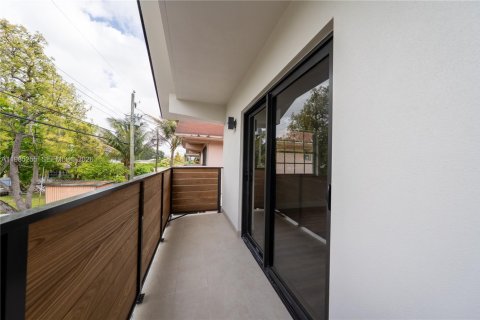 House in Miami, Florida 3 bedrooms, 171.4 sq.m. № 2050901 - photo 10
