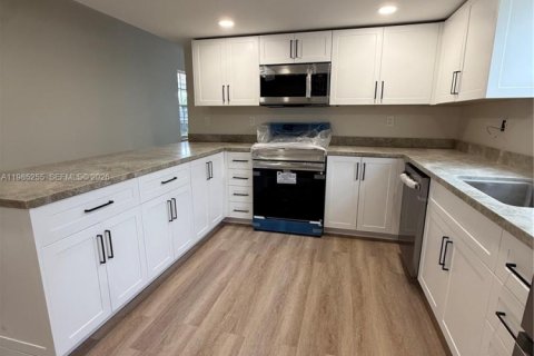 Дом в Майами, Флорида 3 спальни, 171.4м2 № 2050901