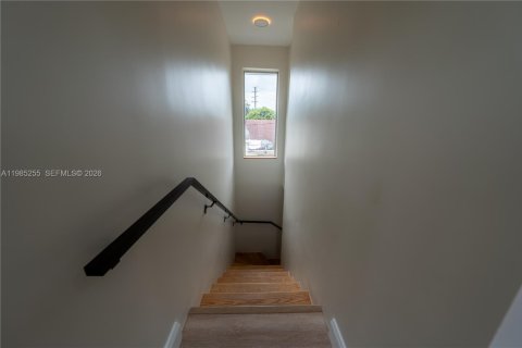 House in Miami, Florida 3 bedrooms, 171.4 sq.m. № 2050901 - photo 24