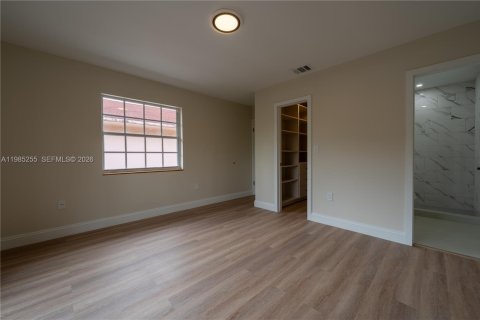 House in Miami, Florida 3 bedrooms, 171.4 sq.m. № 2050901 - photo 17