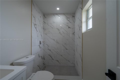 House in Miami, Florida 3 bedrooms, 171.4 sq.m. № 2050901 - photo 26