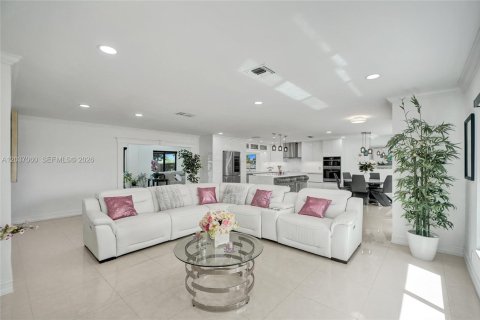 House in Cooper City, Florida 3 bedrooms, 196.21 sq.m. № 2088326 - photo 8