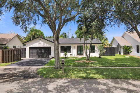 House in Cooper City, Florida 3 bedrooms, 196.21 sq.m. № 2088326