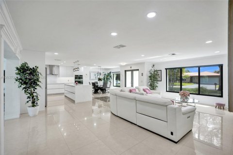 House in Cooper City, Florida 3 bedrooms, 196.21 sq.m. № 2088326 - photo 9