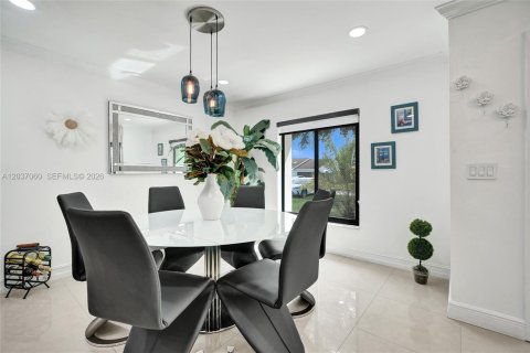 House in Cooper City, Florida 3 bedrooms, 196.21 sq.m. № 2088326 - photo 15