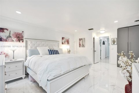 House in Cooper City, Florida 3 bedrooms, 196.21 sq.m. № 2088326 - photo 25