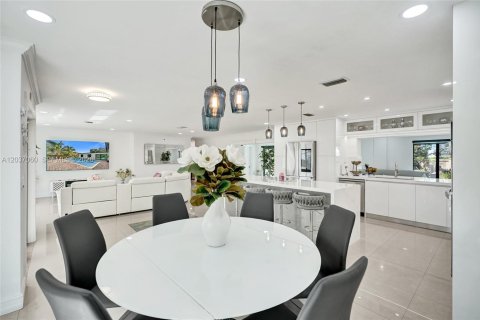 House in Cooper City, Florida 3 bedrooms, 196.21 sq.m. № 2088326 - photo 16