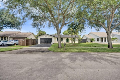 House in Cooper City, Florida 3 bedrooms, 196.21 sq.m. № 2088326 - photo 2