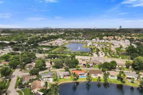 House in Cooper City, Florida 3 bedrooms, 196.21 sq.m. № 2088326 - photo 6