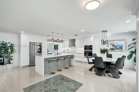 House in Cooper City, Florida 3 bedrooms, 196.21 sq.m. № 2088326 - photo 11