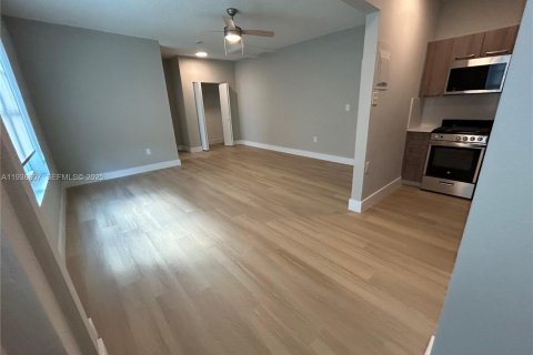 Apartment in Miami Beach, Florida 39.95 sq.m. № 1994602 - photo 5