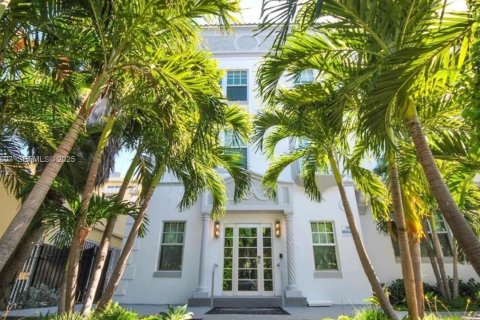 Apartment in Miami Beach, Florida 39.95 sq.m. № 1994602 - photo 10