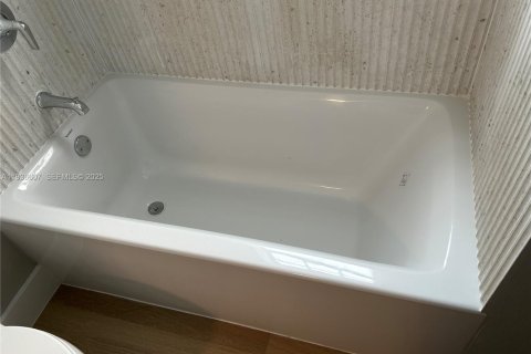 Apartment in Miami Beach, Florida 39.95 sq.m. № 1994602 - photo 8