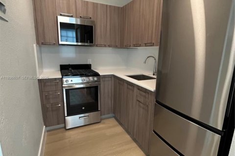 Apartment in Miami Beach, Florida 39.95 sq.m. № 1994602 - photo 2