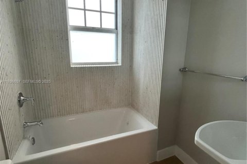 Apartment in Miami Beach, Florida 39.95 sq.m. № 1994602 - photo 7