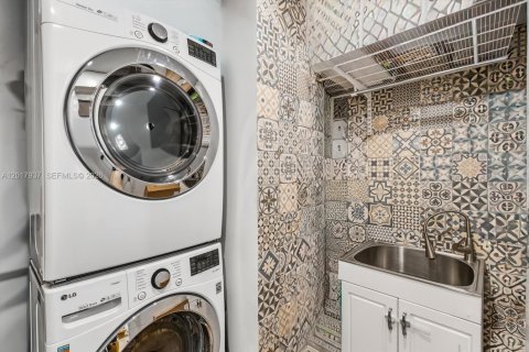 Copropriété à vendre à Miami, Floride: 2 chambres, 153.29 m2 № 2083911 - photo 25