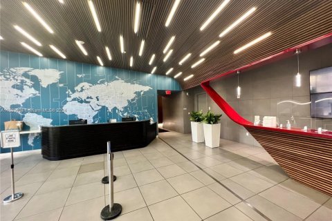 Condo in Hallandale Beach, Florida, 2 bedrooms № 1938289 - photo 19