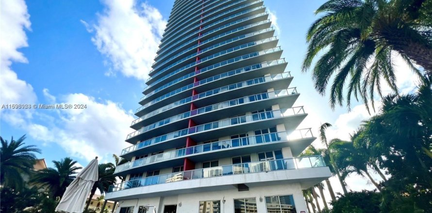 Condo in Hallandale Beach, Florida, 2 bedrooms № 1938289