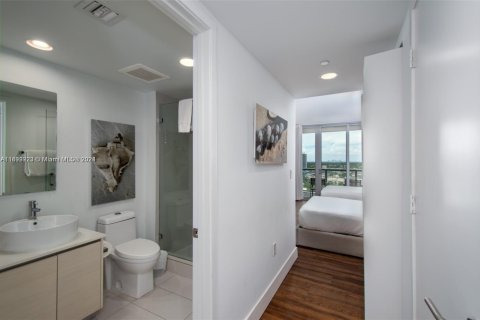 Condo in Hallandale Beach, Florida, 2 bedrooms № 1938289 - photo 10