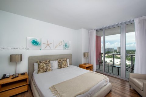 Condo in Hallandale Beach, Florida, 2 bedrooms № 1938289 - photo 6