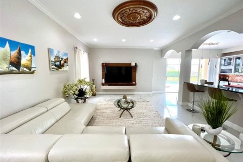 Casa en alquiler en Orlando, Florida, 5 dormitorios, 380.99 m2 № 1743349 - foto 21