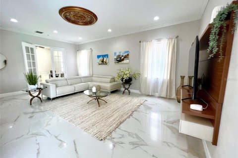 Casa en alquiler en Orlando, Florida, 5 dormitorios, 380.99 m2 № 1743349 - foto 20