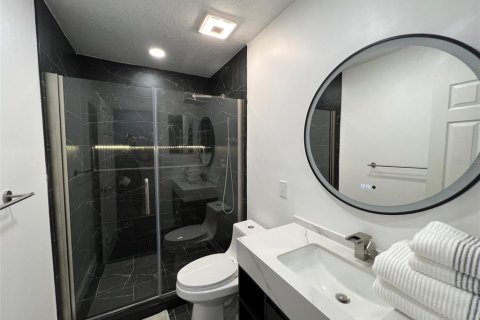 Casa en alquiler en Orlando, Florida, 5 dormitorios, 380.99 m2 № 1743349 - foto 30