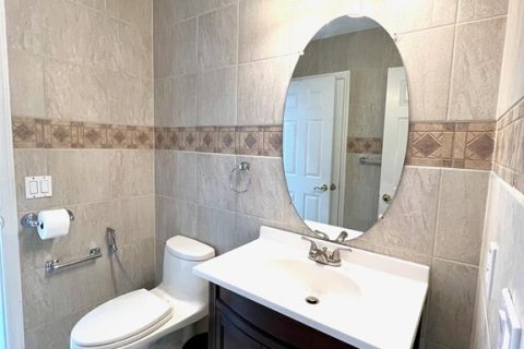 Casa en alquiler en Orlando, Florida, 5 dormitorios, 380.99 m2 № 1743349 - foto 23