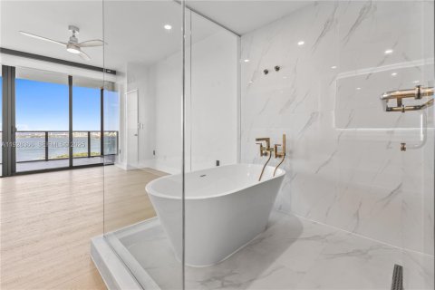 Condominio en venta en Miami, Florida, 3 dormitorios, 164.44 m2 № 2034401 - foto 13