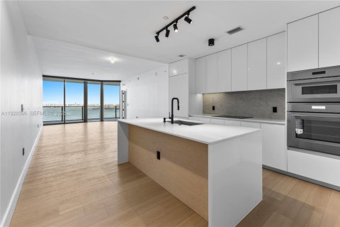 Condominio en Miami, Florida, 3 dormitorios  № 2034401