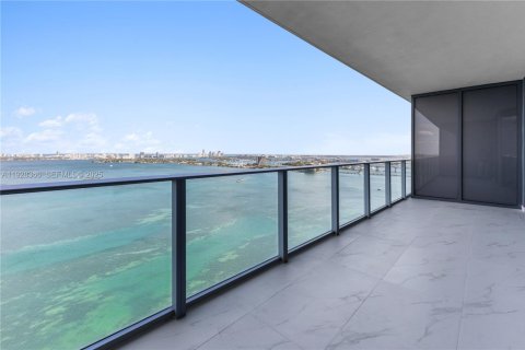 Condominio en venta en Miami, Florida, 3 dormitorios, 164.44 m2 № 2034401 - foto 2