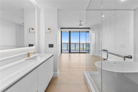 Condominio en venta en Miami, Florida, 3 dormitorios, 164.44 m2 № 2034401 - foto 12